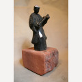 Widok z prawej ¾. / wymiary statuetki: 13 x 6,5 x 5,5 cm / waga statuetki: 2500 g / orientacyjna cena: 1 000 PLN