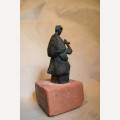 Widok z tyłu ¾. / wymiary statuetki: 13 x 6,5 x 5,5 cm / waga statuetki: 2500 g / orientacyjna cena: 1 000 PLN