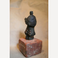 Widok z lewej ¾. / wymiary statuetki: 13 x 6,5 x 5,5 cm / waga statuetki: 2500 g / orientacyjna cena: 1 000 PLN